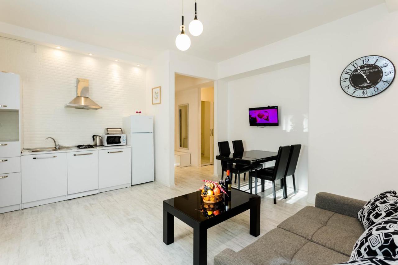 Luxury Apartment In The City Centre Tbilisi ภายนอก รูปภาพ