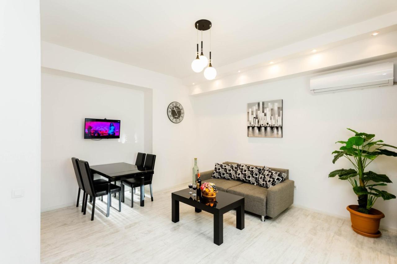 Luxury Apartment In The City Centre Tbilisi ภายนอก รูปภาพ