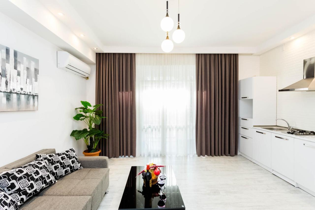 Luxury Apartment In The City Centre Tbilisi ภายนอก รูปภาพ